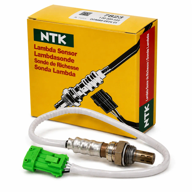 نمای کارتن و خود سنسور اکسیژن NTK اصل در کنار هم